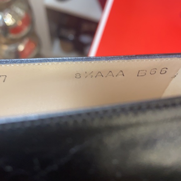 Salvatore Ferragamo used in good condition clean. - Picture 7 of 12